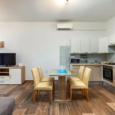 Fuer 4 Personen Ca 60 Qm In Pula, Istrien Istrische Riviera Apartment